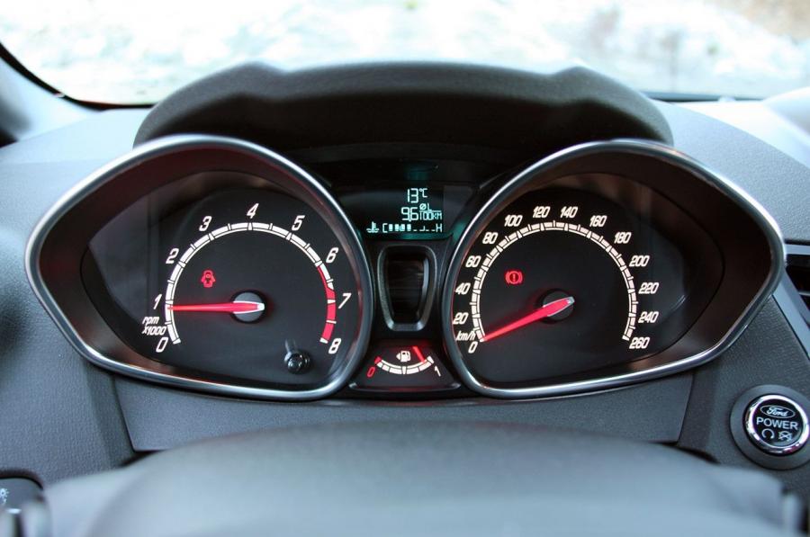 Форд фиеста горит снежинка на панели - 80 фото